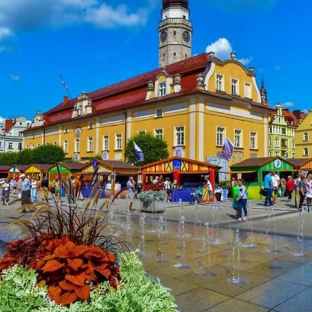 Przy Starowce - Stella - 2 Osobne Sypialnie, 2 Separate Bedrooms In Old Town - Main Square, Amazing View, Location! Boleslawiec (Lower Silesia)