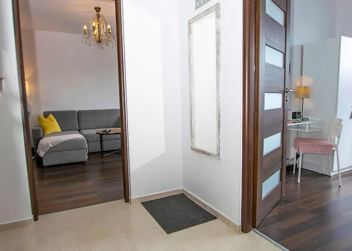 شقة Przy Starowce - Stella - 2 Osobne Sypialnie, 2 Separate Bedrooms In Old Town - Main Square, Amazing View, Location! *