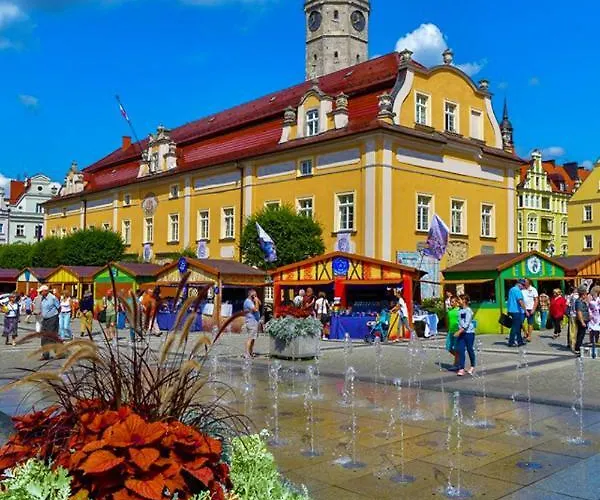 Przy Starowce - Stella - 2 Osobne Sypialnie, 2 Separate Bedrooms In Old Town - Main Square, Amazing View, Location! Boleslawiec (Lower Silesia)